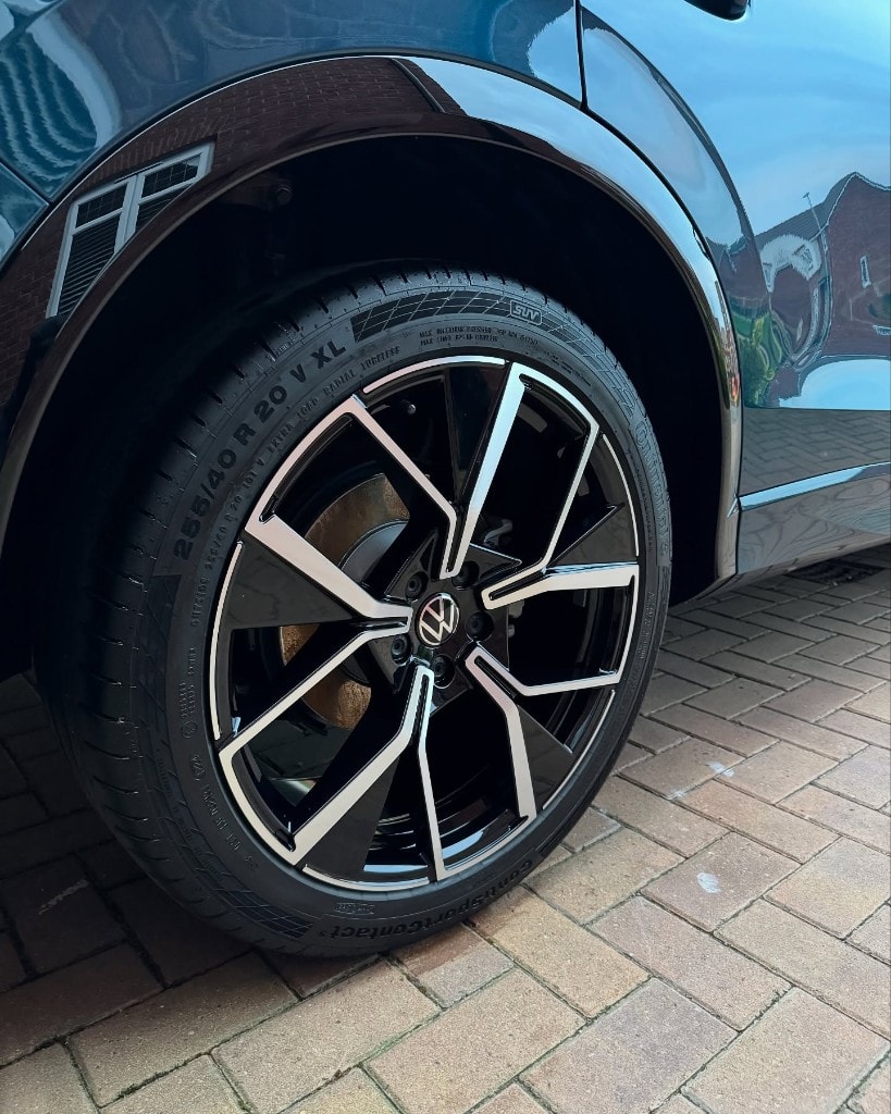 Volkswagen R-Line diamond-cut alloy wheel after a detail