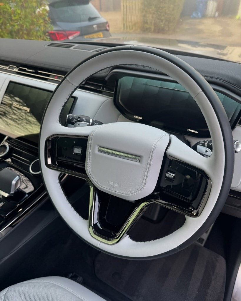 Range Rover white leather steering wheel and dash, cleaned